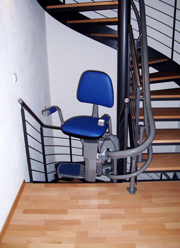Treppenlift mit Sitz für Wendeltreppen